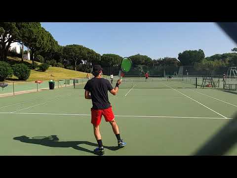Court level view of Gastão Elias practicing in the Summer of 2020