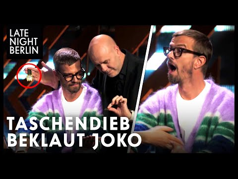 Pickpocket steals from Joko before and during the show | Late Night Berlin