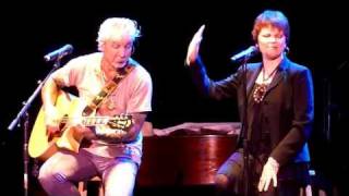 &quot;YOU BETTER RUN&quot; -- Pat Benatar, acoustic and bluesy in 2011