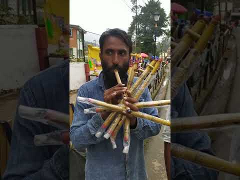 Flute seller from Tamil Nadu playing Tamil song Kurukku Siruthavale