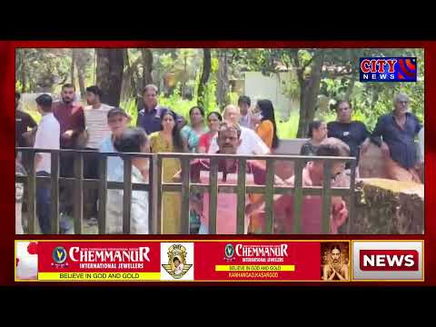 തൃക്കരിപ്പൂര് എടാട്ടുമ്മലില് വീടിന്റെ മുന് വാതിലിനടുത് വിട്ടമ്മയെ മരിച്ച നിലയില് കണ്ടെത്തി.