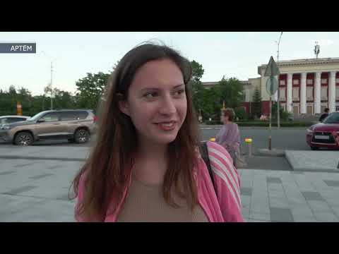 Вечерняя центральная площадь Артёма превращается в творческо-спортивный кластер под открытым небом