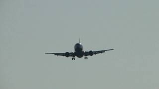 preview picture of video 'Landing at RWY 06-Prague-Ruzyně airport (HD)'