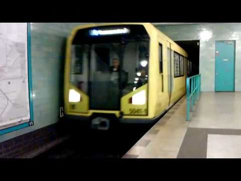 U-Bahn Berlin U5 / U8 am Alexanderplatz (HandyClip)