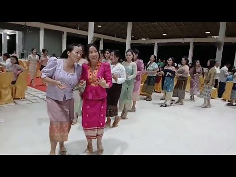 Poj Niam tuaj lawm me noob ເມຍອ້າຍມາ ເສບສົດ ໂຄສົກ Somphone  her noj tshoob luangprabang