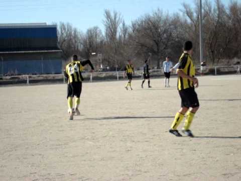 27 minutos. Barral cabecea al poste, ocasión local (C.D. Barajas)