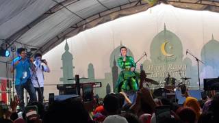 Download lagu Fitri Carlina - Yank  Live in Taipe (cover Wali band) mp3