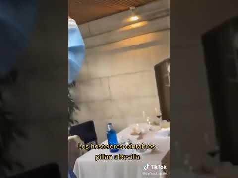 Pillan a Revilla fumando en una terraza