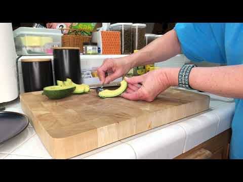 How To Scoop Out a Fuerte Avocado