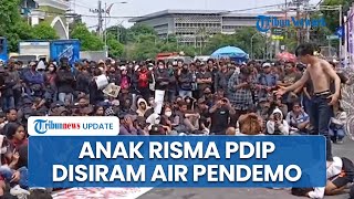 Massa Siram Air & Lempar Botol ke Anak Risma PDIP, Demo Indonesia Gelap di DPRD Jatim Ricuh