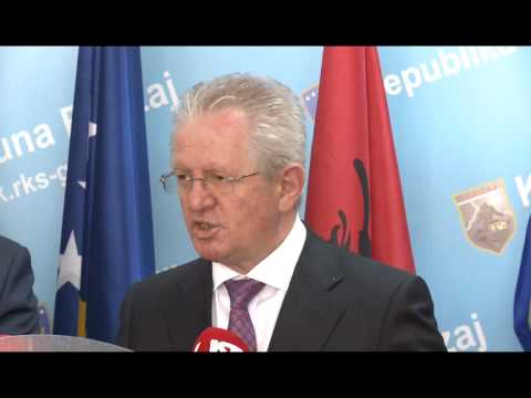 Ekstremizmi fetar nuk ka marrë përmasa shqetësuesi, sipas ministrit Hyseni 23 KORRIK 2015 RTV TEMA