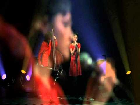 Musica Nuda - Guarda che luna (Extrait DVD)