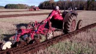 preview picture of video 'Vintage Fordson Tractor Ploughing Kingskettle Fife Scotland'
