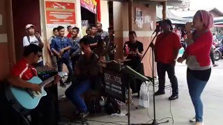 Download lagu goyang inul-Recover band busker cover inul,gelek mp3