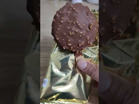 Let's Try Ferreo Rocher iceceeam/ferrero rocher#icecream#shorts#shortvideo