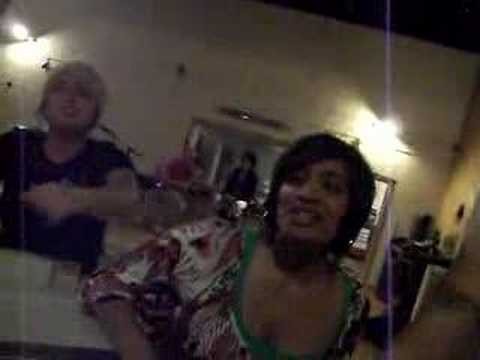 Frida repar inför melodifestivalen med sin kör