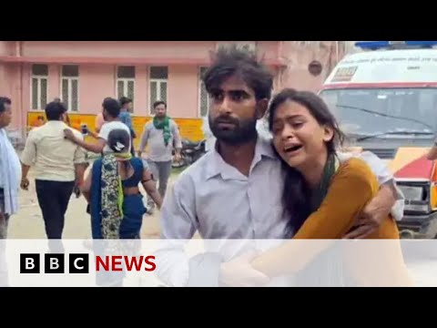 【BBC News】印度宗教活動發生嚴重踩踏事件，造成 100 多人死亡 (At least 100 killed in crush at India religious event | BBC News)