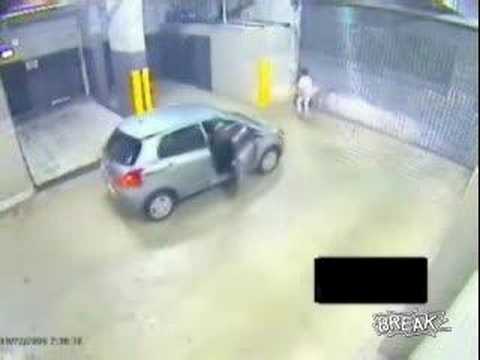 Idiota en el estacionamiento