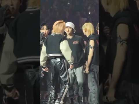 HYUNJIN REALLY SAID "Nah im not fighting HIM back" 💀😭 #leeknow #hyunjin #straykids #skz #hyunho