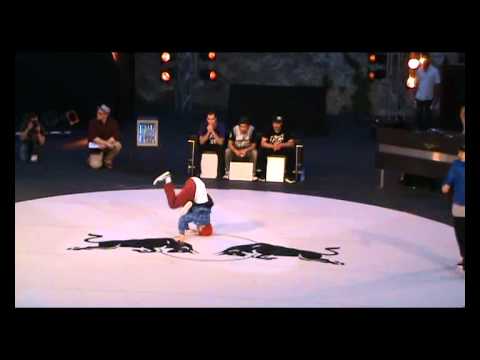 Bruce vs Menno  (Red Bull BC One 2011 First circle ) Spain