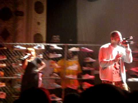 Mikkey Halsted feat. Miss Criss - "Yes Y'all" (Prod. by No ID) Live at Sneaker Pimps 2009 in Chicago