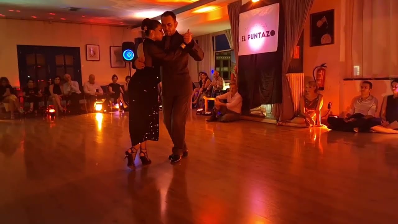 Barbara Ferreyra y Agustin Agnez- 1/4 "Comme il Faut" Orq. Disarli -Milonga El Puntazo-Madrid