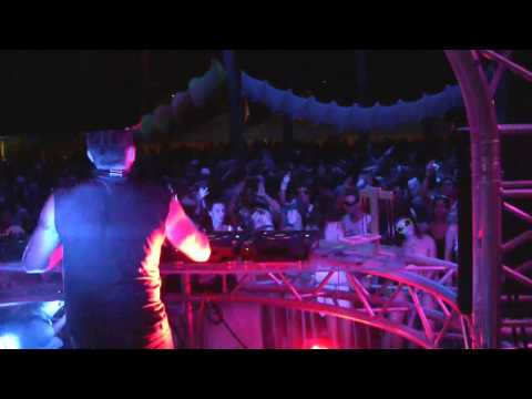 Mark Mendes & Mike Jacinto's Relic in (HD) at Surfcomber WMC Miami 09