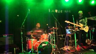 Screaming Headless Torsos - Improvización Instrumental de Blue in Green