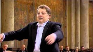 Sir Gilbert Levine conducts Beethoven Missa Solemnis, 1. Kyrie