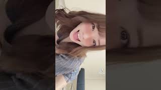 先っぽ見えちゃう