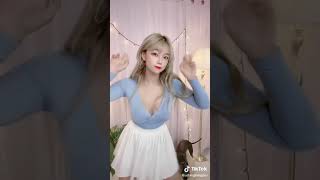 【おっぱい】 tiktok 乳揺れダンス+手の動きが素敵ｗ #Shorts