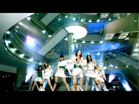 GIRLS' GENERATION - Into the new world ( 2007 )