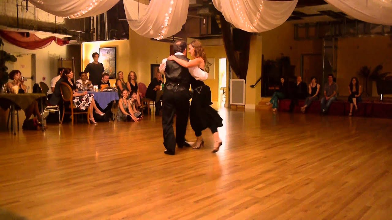 Gustavo y Giselle Anne Chau Pinela