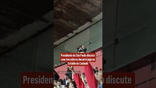 Presidente do São Paulo discute com torcedores durante jogo contra a Chapecoense
