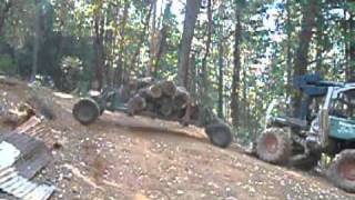 preview picture of video 'Unimog Forst small log trailer turns corner'