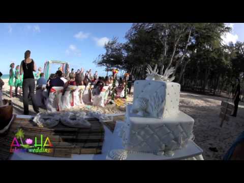 Hawaii wedding cake at the beach on Oahu