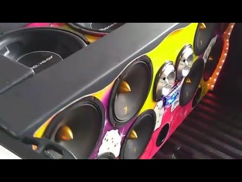 SAVEIRO COM 3 SUB PIONEER DE 500 RMS E 8 MÉDIOS ZETTA AUDIO