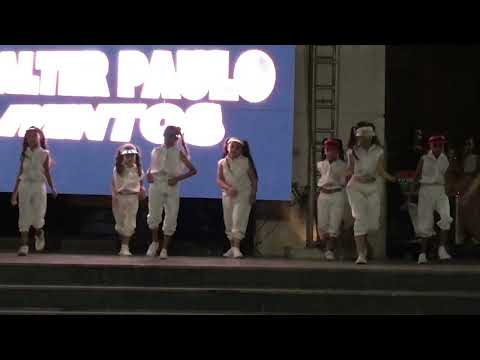 Elisa dançando na apresentação  - " Alok - Melim - SOMOS"