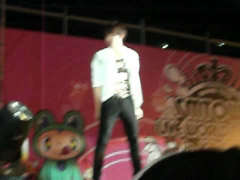 120922 Eunhyuk focused Dancing out SMTown Jakarta