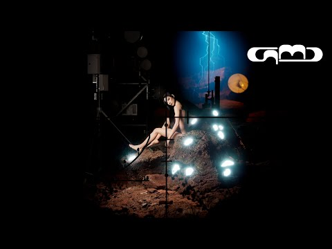 CAMO - Running Up (그래도) (feat. Loopy) [Official Audio]