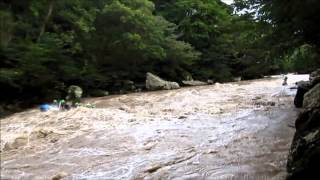 preview picture of video 'Canotaje (River-rafting) en el Río Fonce, San Gil - Colombia'