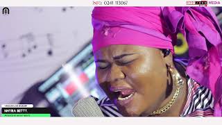 Nhyira Betty carries some Music engine wow what a worship 🔥🔥🔥 at Yahusah Studio with NajayBeats