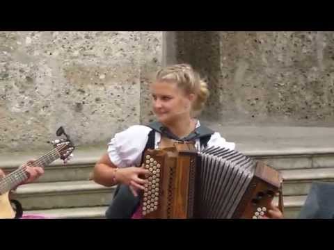 Tullnberg Dirndln - Open Air Volksmusik in Salzburg Stadt