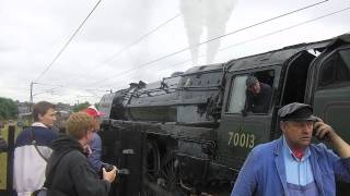 preview picture of video 'BR Britannia 7MT 70013 OLIVER CROMWELL stops in Grantham'