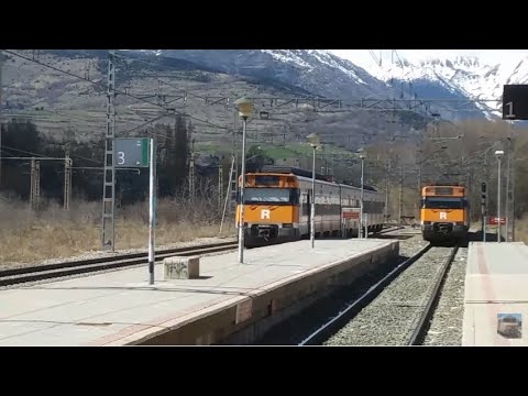 Rodalies R3 destinació La Tor de Querol sortint de Puigcerdà