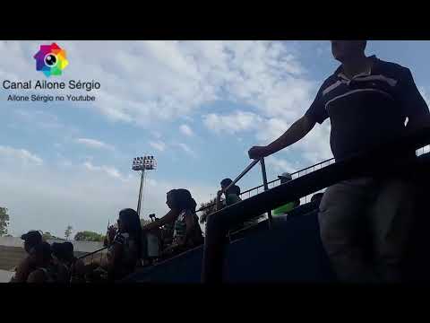 torcida fúria verde da Associação Esportiva Jataiense fazendo barulho no Arapucão