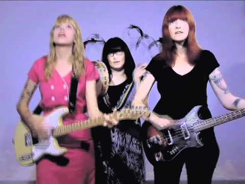 Vivian Girls - Tell The World [OFFICIAL MUSIC VIDEO]