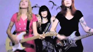 Vivian Girls - Tell The World [OFFICIAL MUSIC VIDEO]