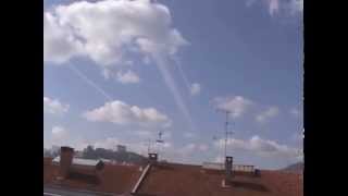 preview picture of video 'Chemtrails✈ Setúbal/Portugal ... A shameful government ...✈ (◣◢)┌∩┐'