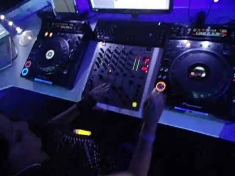 DJ AKIRA Princesa Eterna - Hip Hop vs electro house beats en Sunset, Chilpo,Gro (20Oct12)